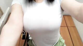 童顏巨乳 緊身衣不穿奶罩一晃一晃極限誘惑