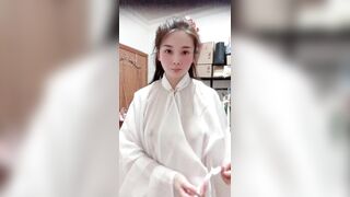 漂亮美女 裸身試衣漢服