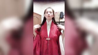 漂亮美女 裸身試衣漢服