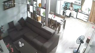 攝影機破解 正在做飯的漂亮老婆被老公直接扒光 從廚房幹到客廳