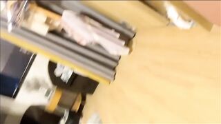 灌醉校花嫩妹 超頂水嫩身材 迷糊中粉嫩小穴被插入肉棒 抽插幾下就被操出水 清純的外表下是個小騷貨