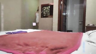 白裙極品御姐少婦按摩技師 剛上班不久就被唬弄做大保健 69互舔 大戰一番