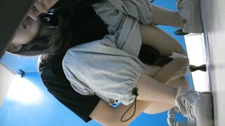 廁拍 顏值美女尿褲子-11