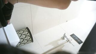 廁拍 顏值美女尿褲子-10