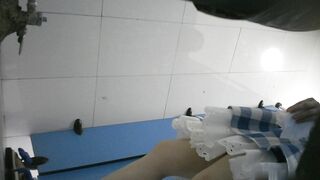 廁拍 顏值美女尿褲子-01