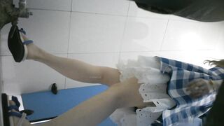 廁拍 顏值美女尿褲子-01