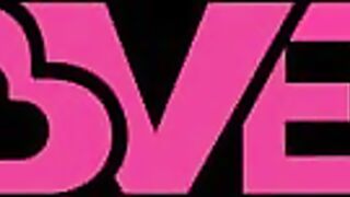 FC2-PPV-4556143 那一夜，易潮吹體質女孩的三人行 五連發