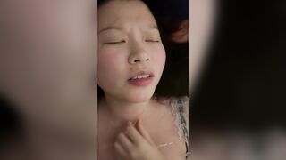 反差眼鏡女大生性愛流出 小母狗被精液爆射一臉
