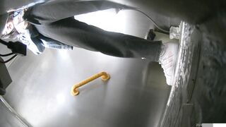 廁所偷拍 青春靚麗美女 -17