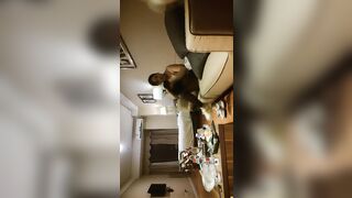 【歐陽探花】專攻良家～極品大奶子少婦，聊聊天撩起衣服掏出奶子舔，吸奶頭一臉享受
