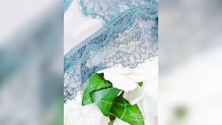 三點全露美少女-慕慕Momo - 永遠的小公主，婚禮上穿著神聖的婚紗禮服和伴郎們玩淫啪 1