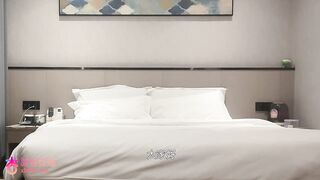 杏吧歐陽克 剛下海的紅衣清純女孩，高潮的時候水嘩嘩的響，胸型漂亮挺拔還特粉，溫柔似水超級反差